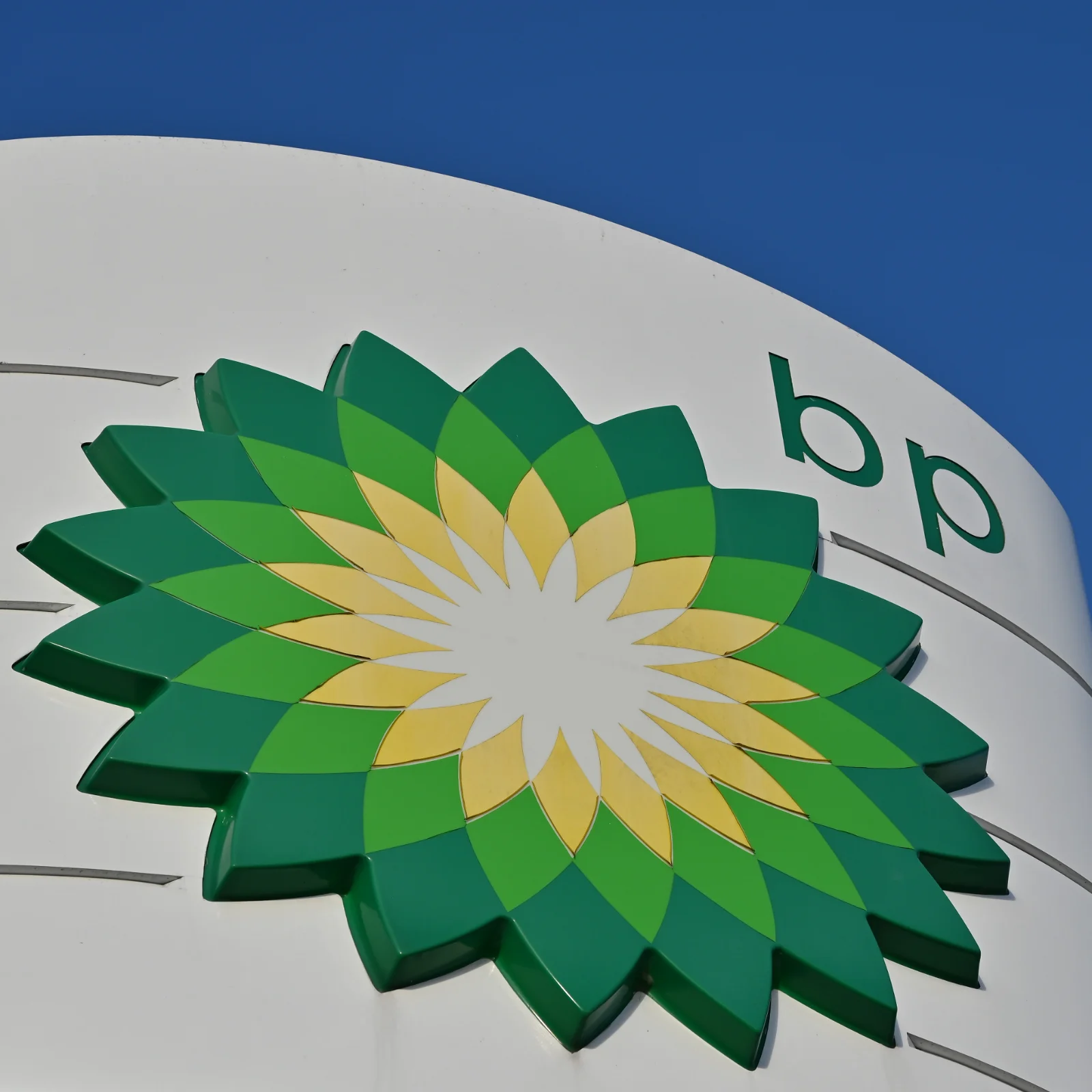 BP se reorganiza y baja el perfil renovable