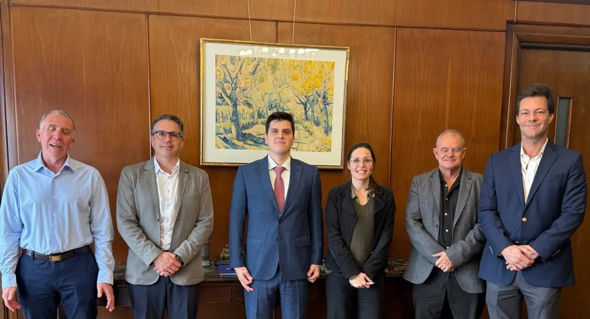 Autoridades nacionales y representantes de Jaguar Uranium analizaron inversiones y nuevos proyectos para reactivar la minería de uranio en Argentina.