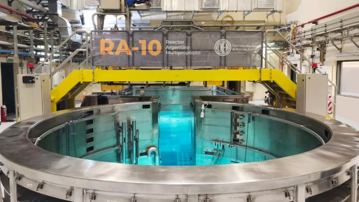 Pileta del Reactor Argentino Multipropósito RA-10, una instalación de 30 MW que utilizará neutrones para producir radioisótopos y prestar servicios científicos e industriales (Fuente: CNEA).