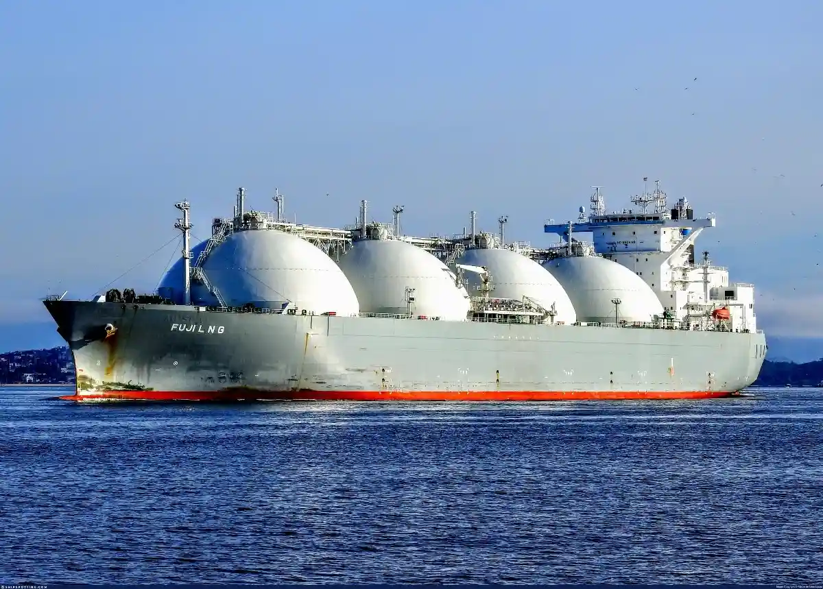Argentina LNG busca ampliar su capacidad exportadora a 18 millones de toneladas anuales. En la imagen, un buque metanero.