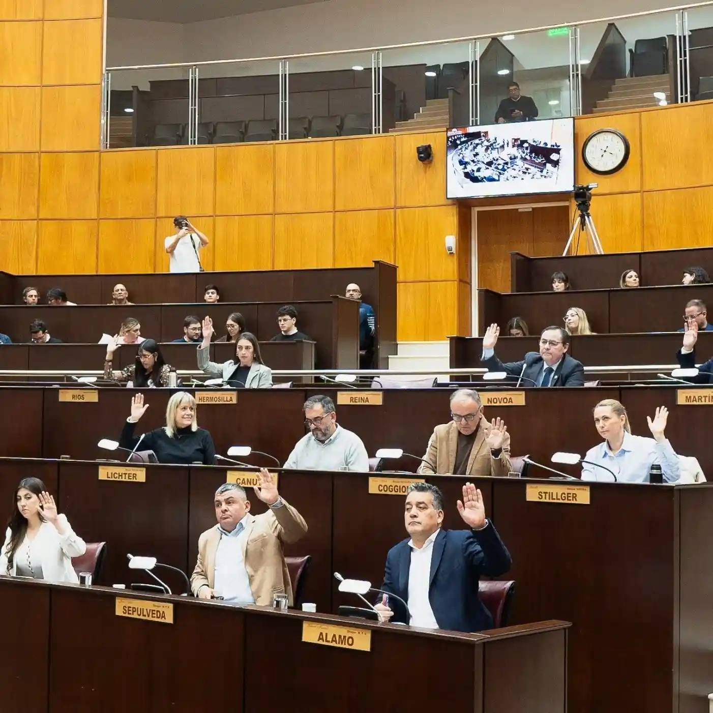Legislatura de Neuquén aprueba acuerdo con YPF para GNL