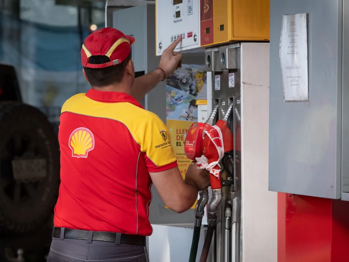 La operación incluye la red de estaciones Shell en Argentina, uno de los principales activos minoristas del paquete que Raízen venderá a Mercuria.