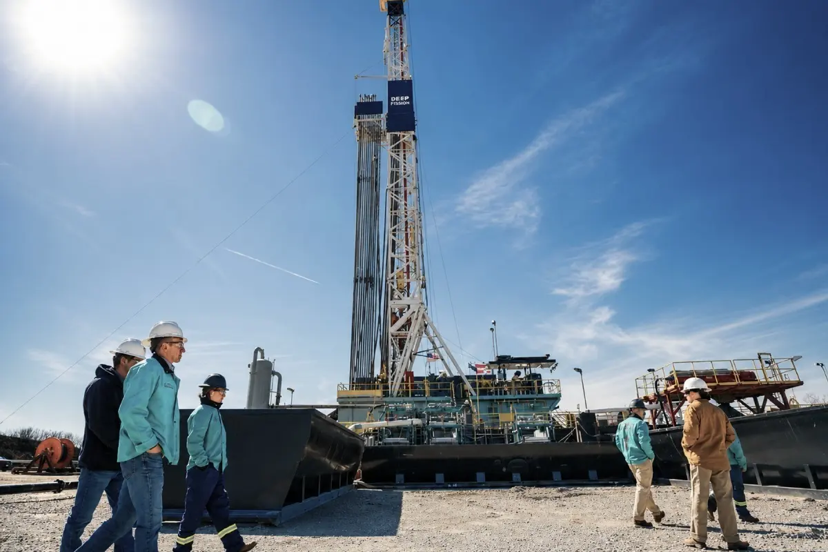 Directivos de Deep Fision recorren la locación del pozo piloto contenedor en Parsons, en el extremo sudeste de Kansas, EEUU (Fuente: Deep Fision Inc.)..