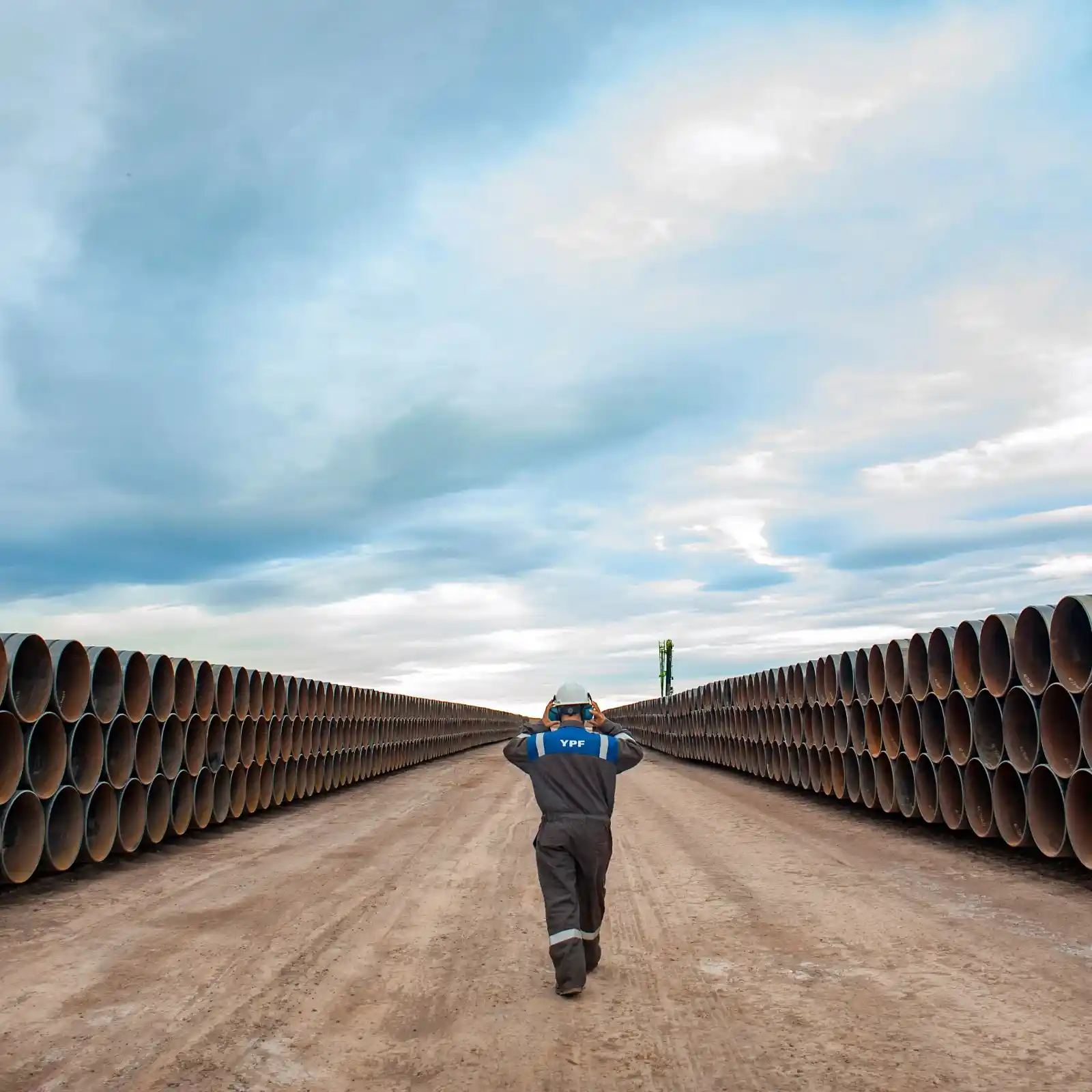 YPF suma socios al gas de Vaca Muerta para Argentina LNG