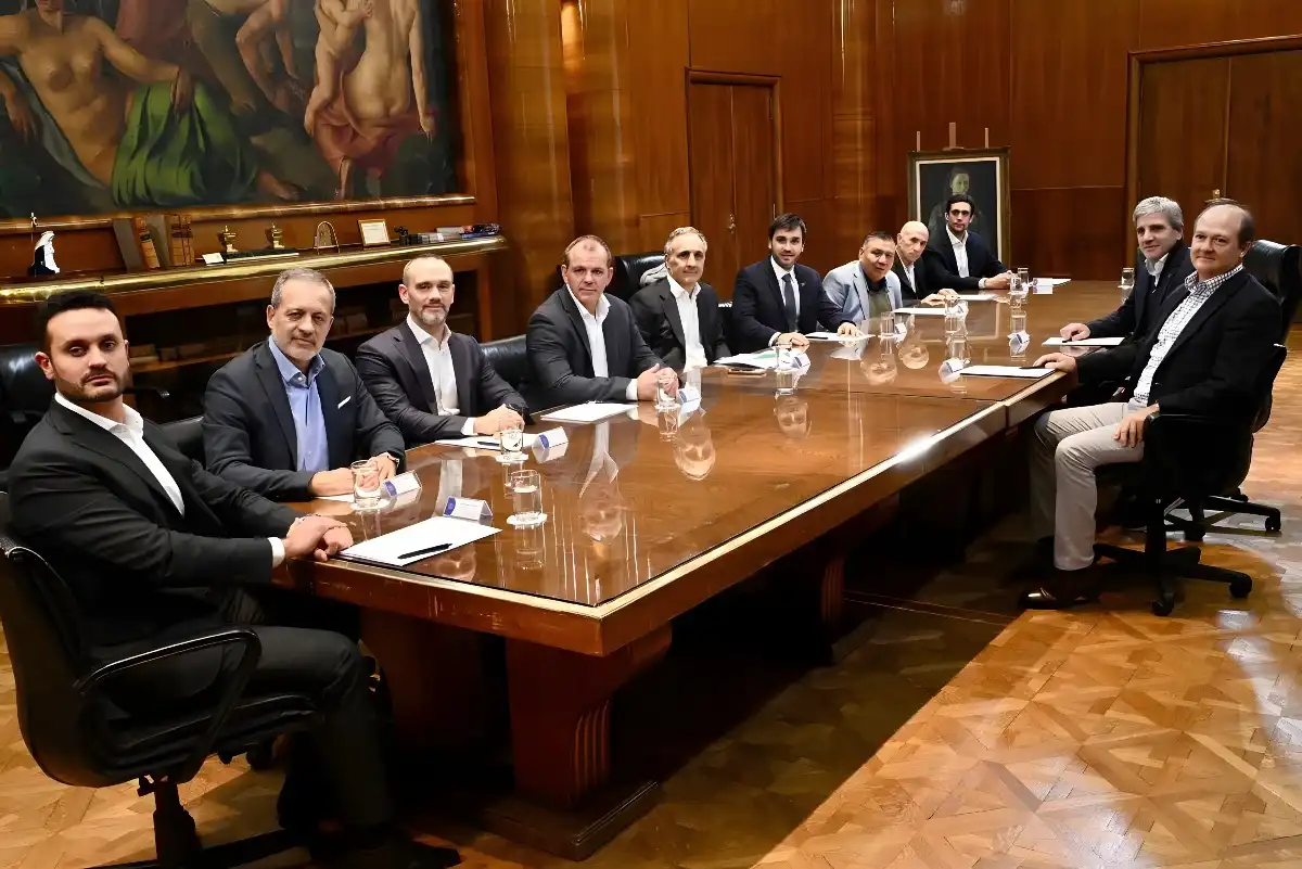 Reunión en el Palacio de Hacienda por la inversión de PAE para extender la vida útil de Cerro Dragón mediante recuperación terciaria en Chubut.