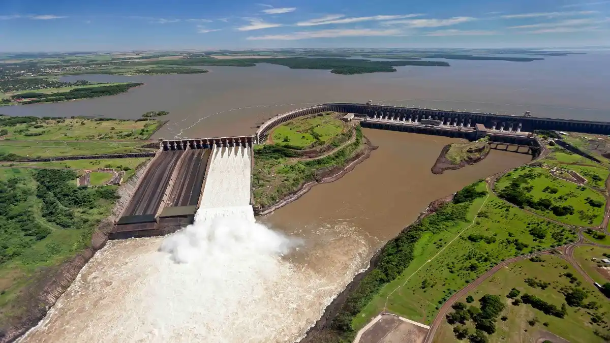 La central hidroeléctrica de Itaipú es uno de los pilares del sistema eléctrico paraguayo.