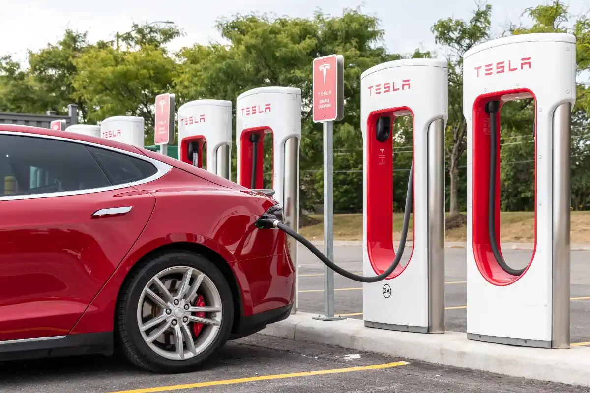 La infraestructura de carga rápida aparece como uno de los ejes a evaluar entre YPF y Tesla, aunque el acuerdo todavía no implica proyectos confirmados en Argentina.