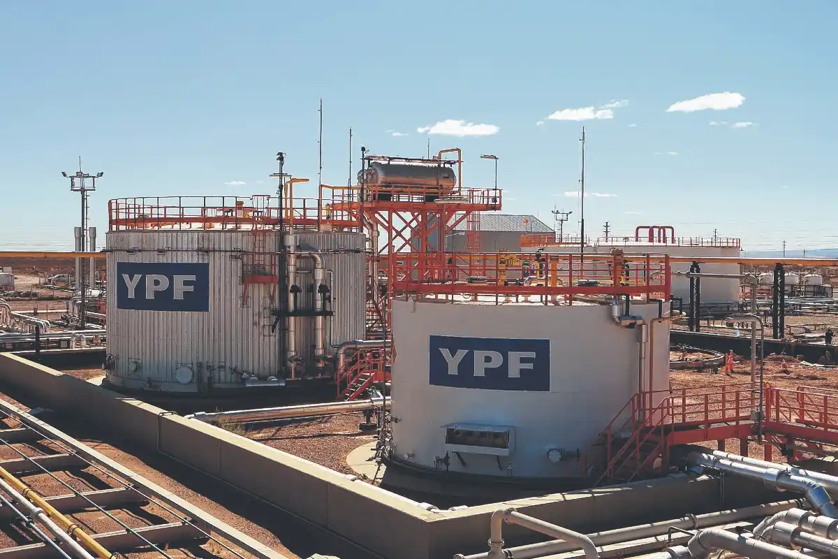 YPF inauguró dos plantas en La Angostura Sur y amplió la infraestructura del área para acompañar su desarrollo productivo.