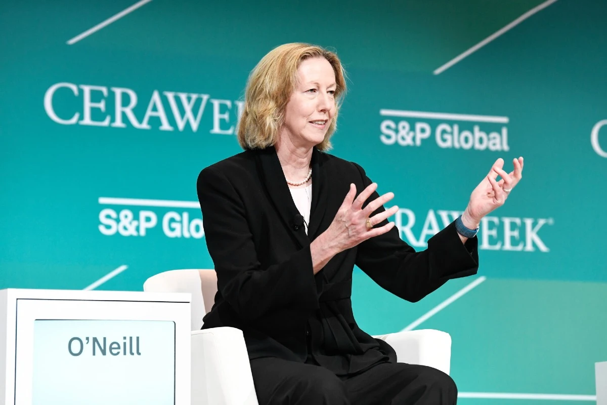 Meg O´Neil (CEO de BP) busca simplificar la estructura global de la compañía y reforzar el foco en eficiencia, ejecución operativa y disciplina de capital.