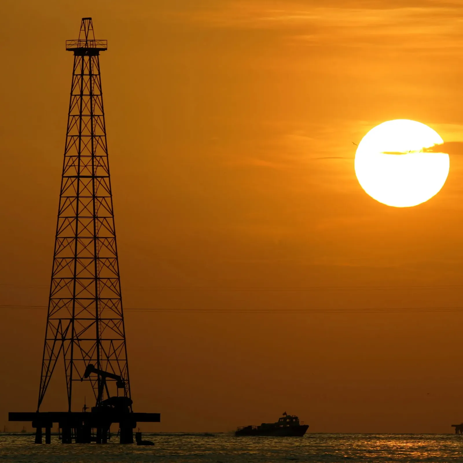 Chevron y Exxon alertan por una posible crisis petrolera global